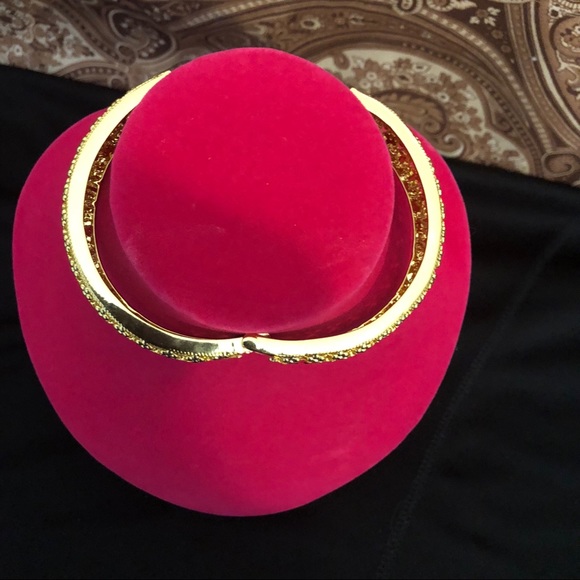 ❌SOLD❌14k Gold Plated Square Design Bangle - Picture 7 of 8